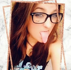 Meet your Posher, Holly